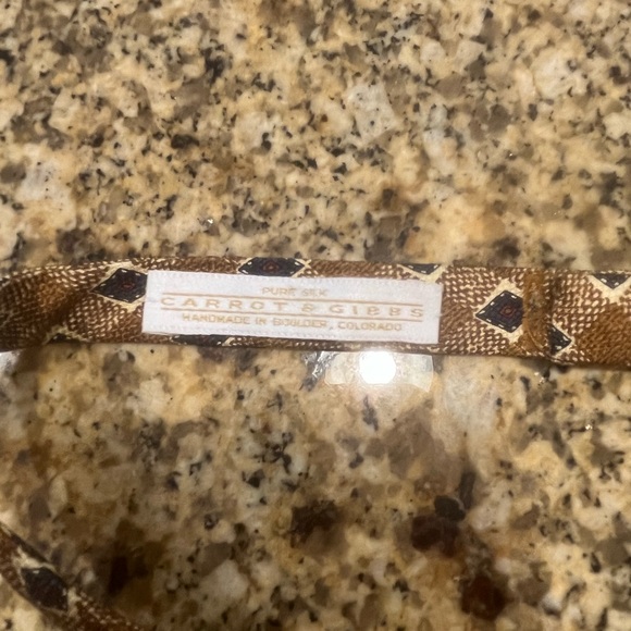 Carrot & Gibbs 80’s Tan Ivory Geometric Handmade Silk Bow Tie Boulder Co - Picture 2 of 5